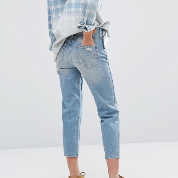 Hollister High Rise Girlfriend Jeans - Picture 12 of 12